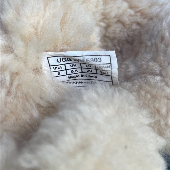 UGG Cream Shearling Boots - Picture 5 of 8